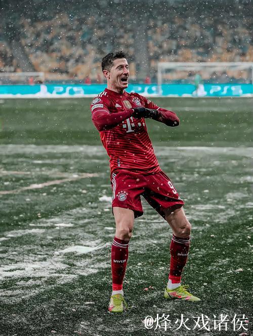 莱万15次首发对阵法兰克福均进球，曾两度上演